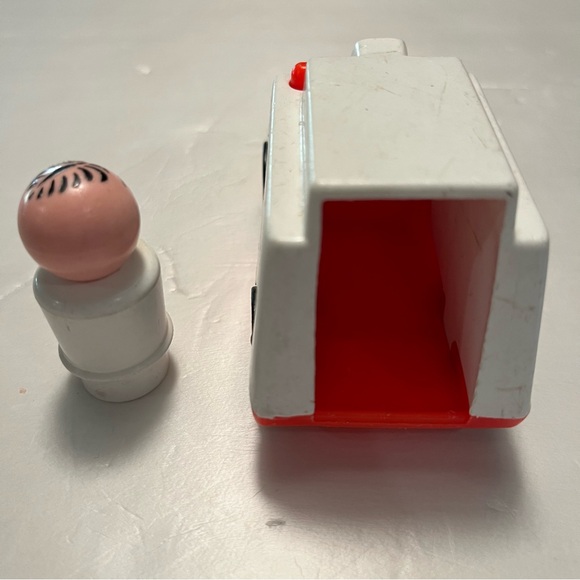 Vintage Fisher-Price Little People Ambulance and Doctor - Picture 5 of 5